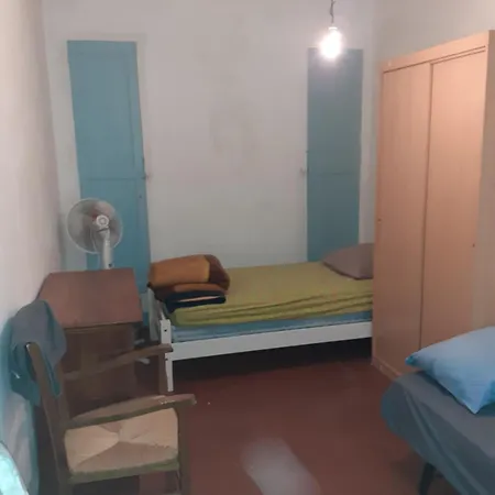 Lit Dans Chambre Partagee Homme Beziers Exterior photo