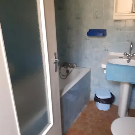 Lit Dans Chambre Partagee Homme Beziers Exterior photo