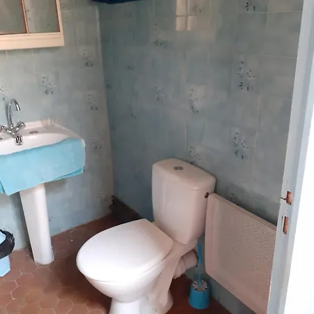 Lit Dans Chambre Partagee Homme Beziers Exterior photo